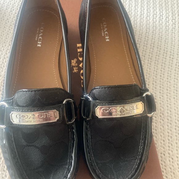Coach Signature C design flat loafers. - Picture 4 of 6